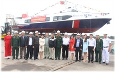 ​Hạ thủy tàu hợp kim nhôm hiện đại 100 khách