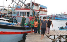 Cứu 28 ngư dân bị chìm tàu ở Trường Sa