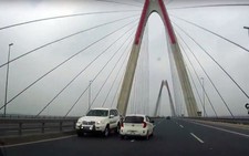 Xe Bộ Y tế lao ngược chiều trên cao tốc vì... vội đón chuyên gia