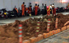 Xe chở đất lật, hầm sông Sài Gòn bị phong tỏa 3 giờ