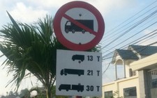 Biển báo lạ ở Sóc Trăng?