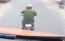 Tạm đình chỉ thiếu úy công an vừa chạy xe vừa gọi điện thoại
