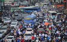 Phát triển giao thông, người dân tự khắc bỏ xe máy?