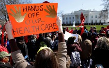 Ông Trump chế giễu 100 ngày cầm quyền là 'tiêu chuẩn nực cười'