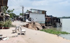 Thêm một căn nhà “trôi” sông Vàm Nao