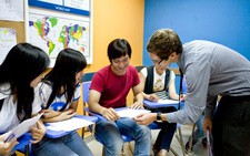 ​Dạy ngoại ngữ không quá 25 học viên/ca học
