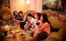 Tranh luận về đề xuất cấm bán bia ở quán karaoke