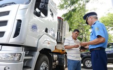 Sợ phạt nặng, xe quá tải bất chấp vượt trạm cân