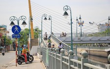 Chạy xe đúng luật giao thông: tùy vui, tùy buồn?