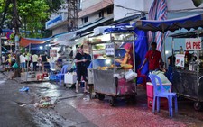 Sau dọn vỉa hè lại cho... thu phí!