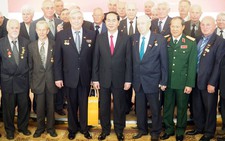 Chủ tịch nước gặp cựu chiến binh Belarus tham gia công tác ở Việt Nam