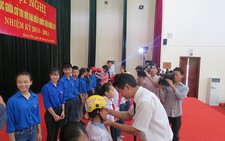​Trao tặng 2.000 mũ bảo hiểm cho học sinh và người dân Thanh Hóa