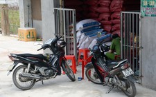 Sang nhà hàng xóm giải quyết mâu thuẫn, 4 người bị tạt axít