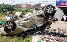 Tàu hỏa đâm nát ôtô, hai người chết tại chỗ