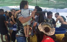 Tàu du lịch hết xăng giữa biển, khách hoang mang