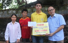 Trao học bổng “Tiếp sức đến trường” cho thí sinh đạt ba điểm 10