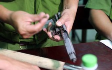 Bắt nhóm thanh niên đòi nợ bằng súng, bom xăng