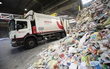 Năm 2025 Pháp tái xử lý toàn bộ rác thải nhựa