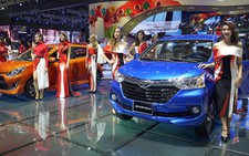 ​Hàng nghìn người ngắm xe đẹp, người đẹp tại Vietnam Motor Show 2017