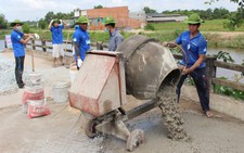 Mồ hôi nhỏ xuống, công trình mọc lên