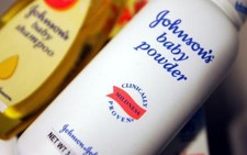 ​Johnson & Johnson bị phạt 417 triệu USD vì phấn rôm gây ung thư