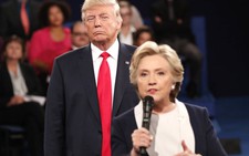 Bà Clinton thừa nhận 'sởn da gà' khi tranh luận với ông Trump