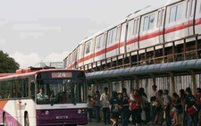 Ở nước ngoài, người dân đi xe buýt được hỗ trợ gì?