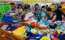 Hàng Việt giảm giá mạnh dịp lễ
