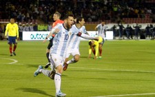 Messi lập hat-trick, Argentina lách qua cửa hẹp dự World Cup 2018