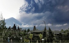 Thiên đường Bali đầy bụi núi lửa: du lịch lao đao