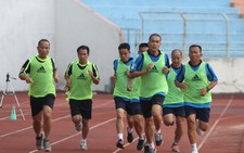 Trợ lý trọng tài ngất xỉu sau bài kiểm tra thể lực