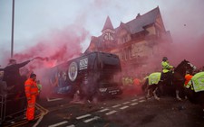 ​HLV Guardiola tức giận vì xe buýt M.C bị tấn công ở Liverpool
