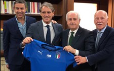 ​HLV Mancini kí hợp đồng 2 năm với tuyển Ý