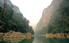 ​Trên sông Gâm, nghĩ về du lịch Việt