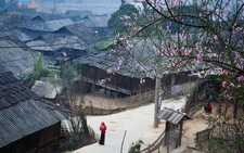 Bản pơmu kỳ lạ