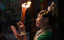 Xem ảnh hầu đồng của Nguyễn Á