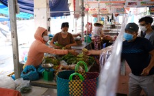 Chọi gà ở phố