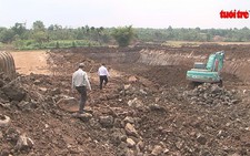 Múc đất sai luật còn dọa nổ mìn