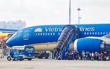 Từ 3-11, Vietnam Airlines thu phí hành lý xách tay quá cước ngay tại cửa ra máy bay