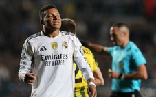 Lập hattrick, Mbappe vẫn chưa hài lòng về bản thân