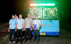 Lần đầu tiên mở tuyến xe buýt đến xã đảo Minh Châu của Hà Nội