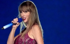 Taylor Swift lập kỷ lục nữ nghệ sĩ đầu tiên vượt 100 triệu doanh số bán album