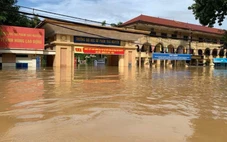 Sinh viên tố bị gây khó khăn khi nhận cơm từ thiện giữa mưa lũ ở Thái Nguyên, nhà trường lên tiếng
