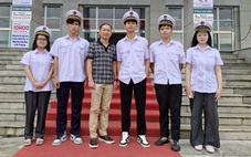 130 tân SV 10 tỉnh sông Hồng về Hưng Yên nhận học bổng: Học phí y quá nặng, được giúp tôi đỡ sợ
