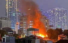 Bắt người đàn ông hai lần đốt rác trên sân thượng, gây cháy lan sang nhà hàng xóm