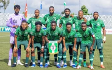 Tuyển Nigeria hú vía trên chuyến bay gặp sự cố