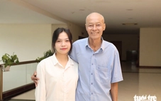 Ba đang hóa trị ung thư nhất định đưa con đi nhận học bổng: 'Tới lễ trao coi có bị lừa online không'