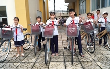 'Gieo mầm tri thức' cho học sinh khó khăn