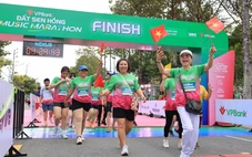11.000 runner khuấy động đường đua Marathon Đất sen hồng