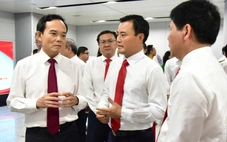 Bí thư Trần Lưu Quang cùng đoàn đại biểu TP.HCM tham quan metro số 1 trước thềm đại hội Đảng
